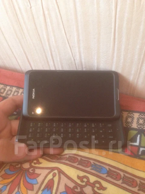 Nokia E7. �/� ����