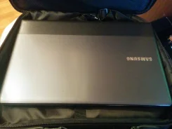 Samsung 300E5C. 15.6", 2,4����, ��� 8 ��, ���� 320���, WiFi, Bluetooth ����