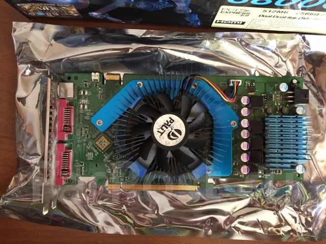 GeForce 8800 GT ����