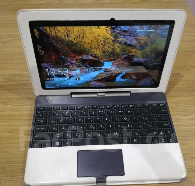 Asus Transformer Book T100TA. 10.1", 1,4����, ��� 2048 ��, ���� 64���, WiFi: 1, Bluetooth: 1, ����������� �� 10��. ����