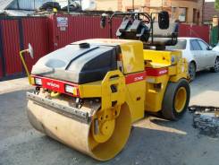 HITACHI CC142C, 2009. Японский вибрационный каток с силой виброудара 8 тонн, 1 500 куб. см.