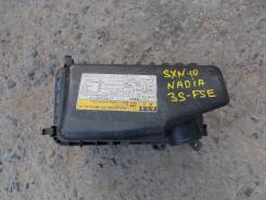Корпус воздушного фильтра. Toyota Nadia, SXN10H, SXN10 Двигатель 3SFSE