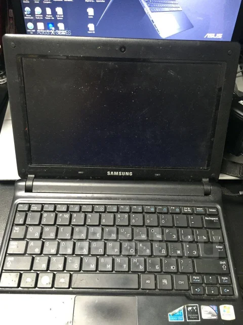 Samsung N102. 10.1", 1,6����, ��� 2048 ��, WiFi: 1, Bluetooth: 1, ����������� �� 2��. ����