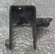 Кронштейн опоры двигателя. Toyota RAV4