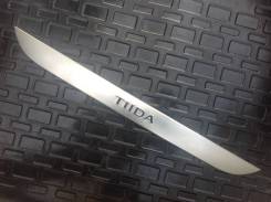 Накладка на дверь. Nissan Tiida