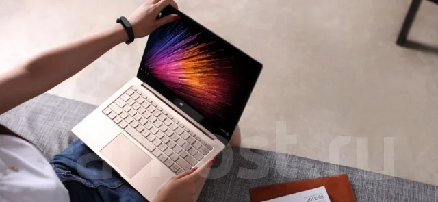 Xiaomi Mi Notebook Air 12.5. 2,2����, ��� 4 ��, ���� 128���, WiFi: 1, Bluetooth: 1, ����������� �� 11��. ��� ����� �� ���������� ����