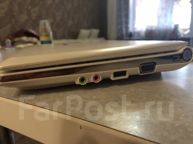 Samsung NC10. 10.2", 1,6����, ��� 1024 ��, ���� 160���, WiFi: 1, Bluetooth: 1, ����������� �� 2��. ����