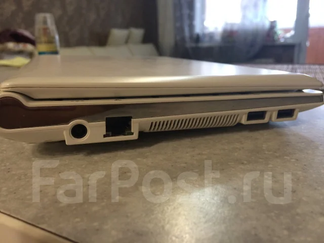 Samsung NC10. 10.2", 1,6����, ��� 1024 ��, ���� 160���, WiFi: 1, Bluetooth: 1, ����������� �� 2��. ����