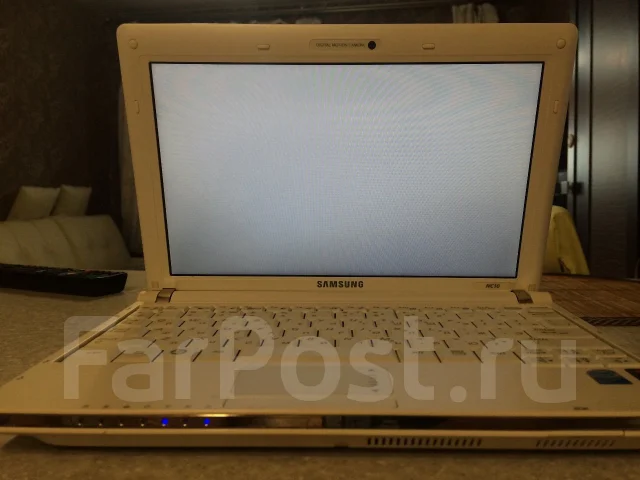 Samsung NC10. 10.2", 1,6����, ��� 1024 ��, ���� 160���, WiFi: 1, Bluetooth: 1, ����������� �� 2��. ����