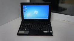 Samsung N150. 10.1", 1,6����, ��� 1024 ��, ���� 250���, WiFi, Bluetooth, ����������� �� 2��.