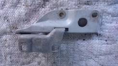 Крепление капота. Nissan Bluebird Sylphy, QNG10, QG10, TG10, FG10 Nissan Sunny, SB15, FNB15, QB15, FB15, B15, JB15 Nissan AD, VGY11, WHY11, WHNY11, VY...