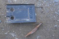 Крепление аккумулятора. Suzuki Grand Vitara, JT Suzuki Escudo, TDA4W Двигатель J24B