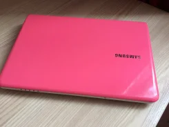 Samsung NC110. 10.1", ��� 2048 ��, ���� 320���, WiFi, Bluetooth, ����������� �� 5��. ����