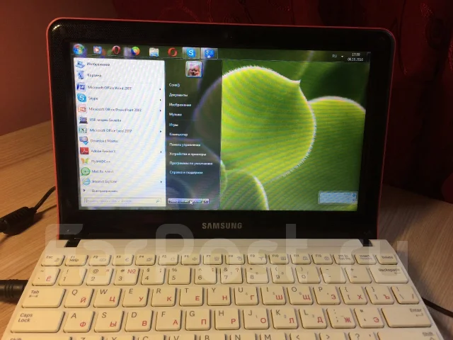 Samsung NC110. 10.1", ��� 2048 ��, ���� 320���, WiFi: 1, Bluetooth: 1, ����������� �� 5��. ����