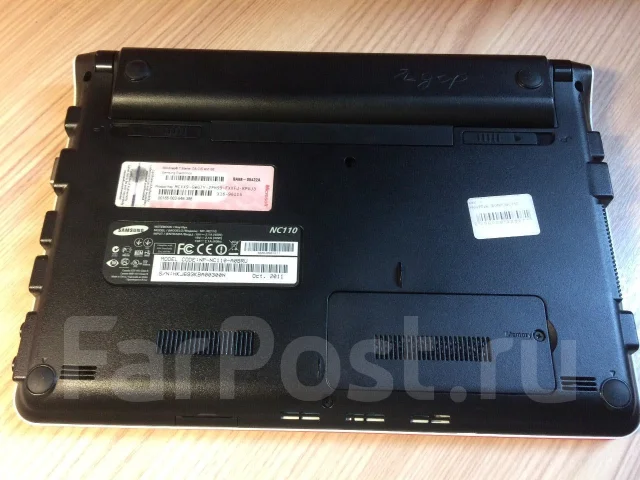 Samsung NC110. 10.1", ��� 2048 ��, ���� 320���, WiFi: 1, Bluetooth: 1, ����������� �� 5��. ����