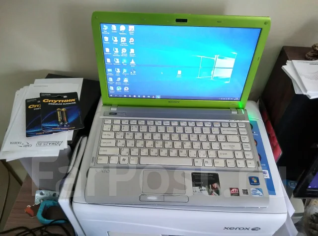 Sony VAIO VPC-Y21M1R. 13.3", 1 060����, ��� 8 ��, ���� 500���, WiFi: 1, Bluetooth: 1, ����������� �� 6��. ����