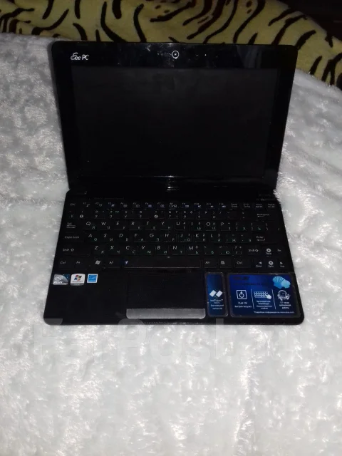 Asus Eee PC 1011. 8.9", 1,7����, ��� 2048 ��, ���� 2���, WiFi: 1, Bluetooth: 1, ����������� �� 12��. ����