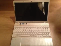 Sony VAIO PCG-71812V. 15.6", 2,3����, ��� 4 ��, ���� 1���, WiFi: 1, Bluetooth: 1, ����������� �� 3��. ����