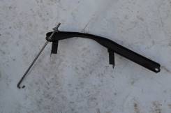 Крепление аккумулятора. Toyota RAV4, ACA30, ACA31, ACA36, ZSA30, ACA33