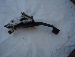 Концевик под педаль тормоза. Toyota: Corolla, Corolla Levin, Corolla FX, Sprinter, Sprinter Marino, Sprinter Trueno, Corolla Ceres, Sprinter Carib, Co...