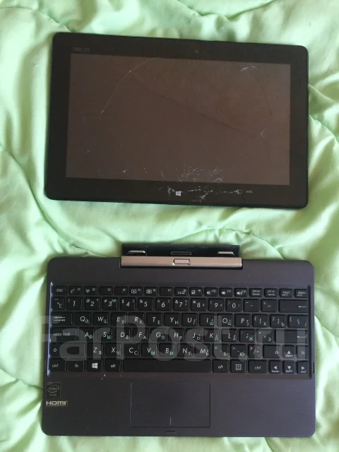 Asus Transformer Book T100TA-DK003H. 10", 2 660����, ��� 2048 ��, ���� 64���, WiFi: 1, Bluetooth: 1, ����������� �� 5��. ����