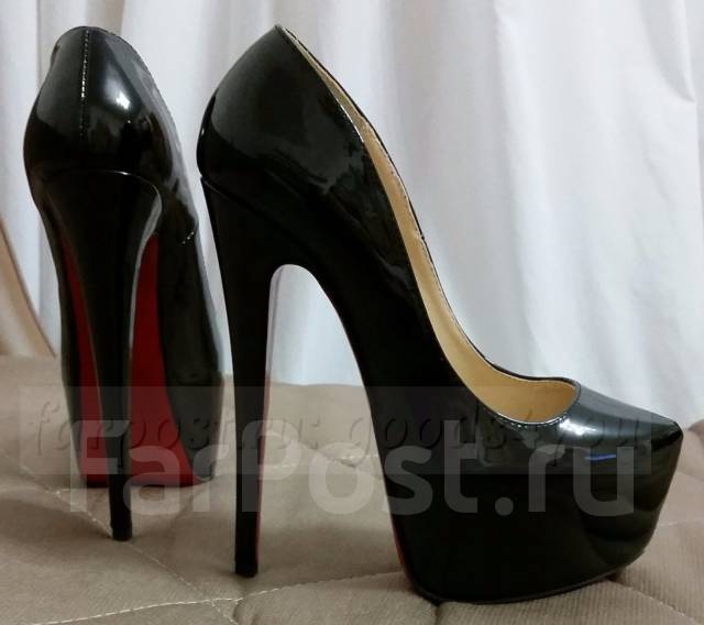 Christian Louboutin Daffodile 35 2 500