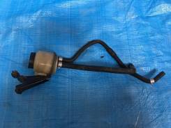 Бачок гидроусилителя руля. Nissan Homy Elgrand, ALE50, AVWE50, AVE50, ALWE50 Nissan Elgrand, ATE50, APE50, AVWE50, AVE50, ALE50, ALWE50, APWE50, ATWE5...