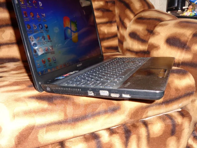Sony VAIO PCG. 15.5", 1 800����, ��� 4 ��, ���� 320���, ����������� �� 1��. ����