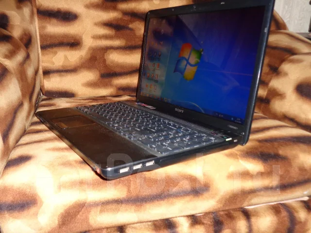 Sony VAIO PCG. 15.5", 1 800����, ��� 4 ��, ���� 320���, ����������� �� 1��. ����