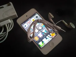 Apple iPod touch 4. ����