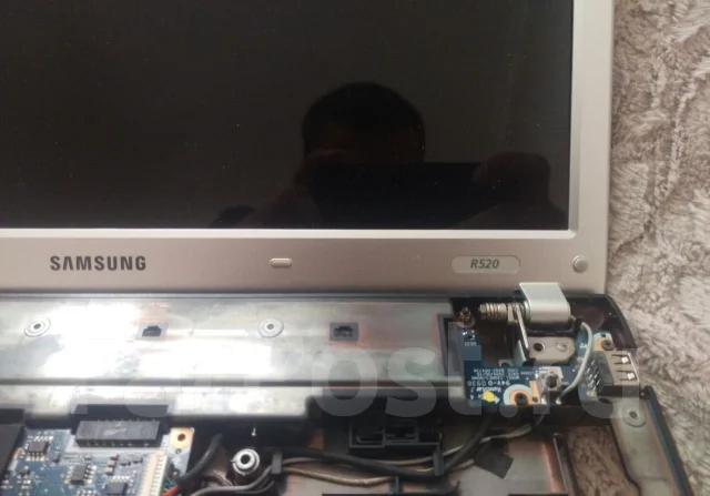 Samsung R520. 15.6", ��� 3072 ��, ���� 320���, WiFi: 1, Bluetooth: 1 ����