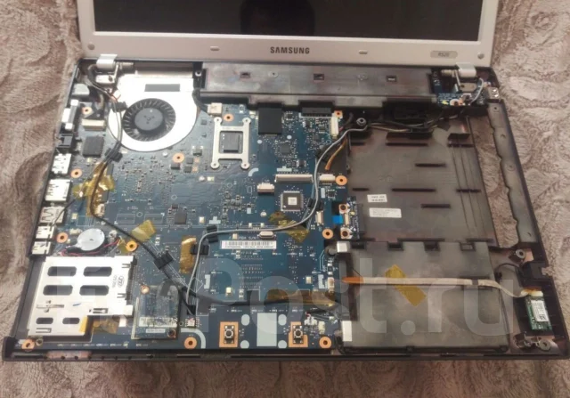 Samsung R520. 15.6", ��� 3072 ��, ���� 320���, WiFi: 1, Bluetooth: 1 ����