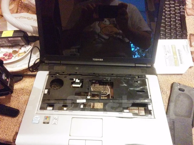 Toshiba Satellite L300. 15" ����