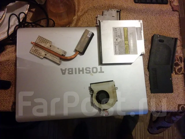 Toshiba Satellite L300. 15" ����