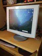 Sony. 17", ���������� �� (LCD)