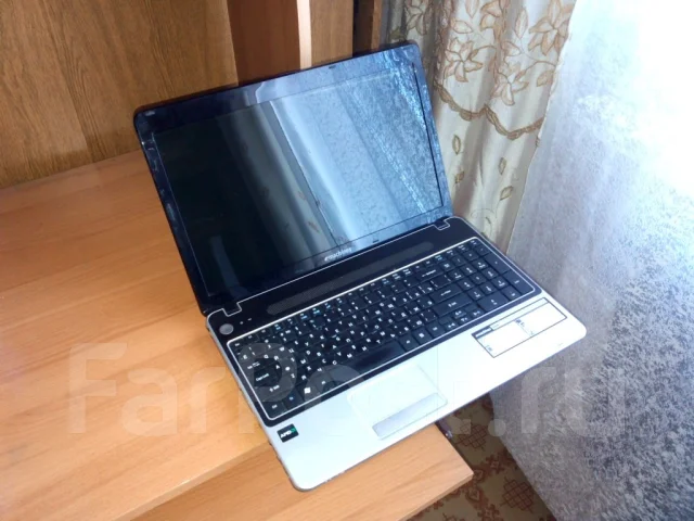 eMachines E440. 15.6", 2,3����, ��� 3072 ��, ���� 160���, WiFi: 1, ����������� �� 3��. ����