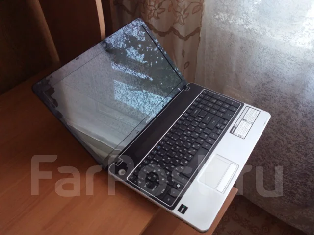 eMachines E440. 15.6", 2,3����, ��� 3072 ��, ���� 160���, WiFi: 1, ����������� �� 3��. ����