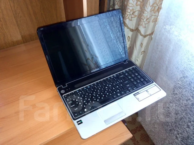 eMachines E440. 15.6", 2,3����, ��� 3072 ��, ���� 160���, WiFi: 1, ����������� �� 3��. ����