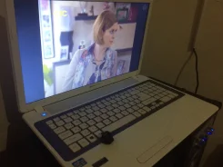 Packard Bell. 11", 2,0����, ��� 768 ��, ���� 2���, WiFi, Bluetooth, ����������� �� 1��.