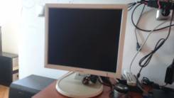 Samsung. 17" (43 см), технология LCD (ЖК)