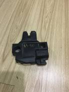 Замок крышки багажника. Toyota Corolla Fielder, NKE165, NRE160, NZE161, NZE164 Toyota Corolla Axio, NKE165, NRE160, NZE161, NZE164 Toyota Camry, ASV50...