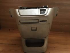 Крышка бардачка. Toyota Granvia, VCH10W, KCH16W, VCH16, KCH10, VCH16W, KCH10W, KCH16, VCH10 Toyota Grand Hiace, KCH16W, VCH10W, VCH16, VCH16W, KCH10W...