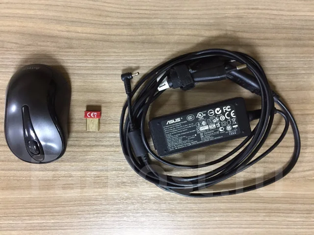 Asus Eee PC 1215B. 12", 1 600����, ��� 4 ��, ���� 120���, WiFi: 1, Bluetooth: 1, ����������� �� 6��. ����