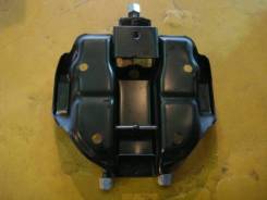 Крепление запасного колеса. Suzuki Jimny, JB23W Двигатель K6A