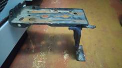 Крепление аккумулятора. Mazda Bongo Friendee, SGLR Двигатель WLT