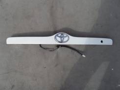 Планка с двери багажника. Toyota Corolla Spacio Toyota Spacio