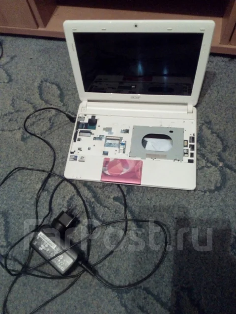 Acer Aspire One D270-268BLw. 10.1", 1,6����, ��� 1024 ��, WiFi: 1, Bluetooth: 1 ����