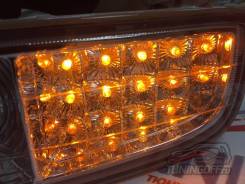 Фара противотуманная. Toyota Land Cruiser Cygnus