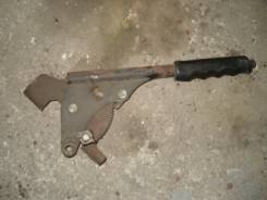 Ручка ручника. Nissan Atlas, SH40, JGH40, RH40, WH40, AH40, PH40, JH40 Двигатели: BD30, NA20S, Z20S, ED35, TD27, Z20D, FD35
