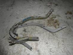 Крепление крышки багажника. Toyota Corolla, AE114, WZE110, CE113, AE112, CDE110, AE110, ZZE112, EE111, CE110, CE114, CE116, AE111, ZZE111, EE110 Двига...